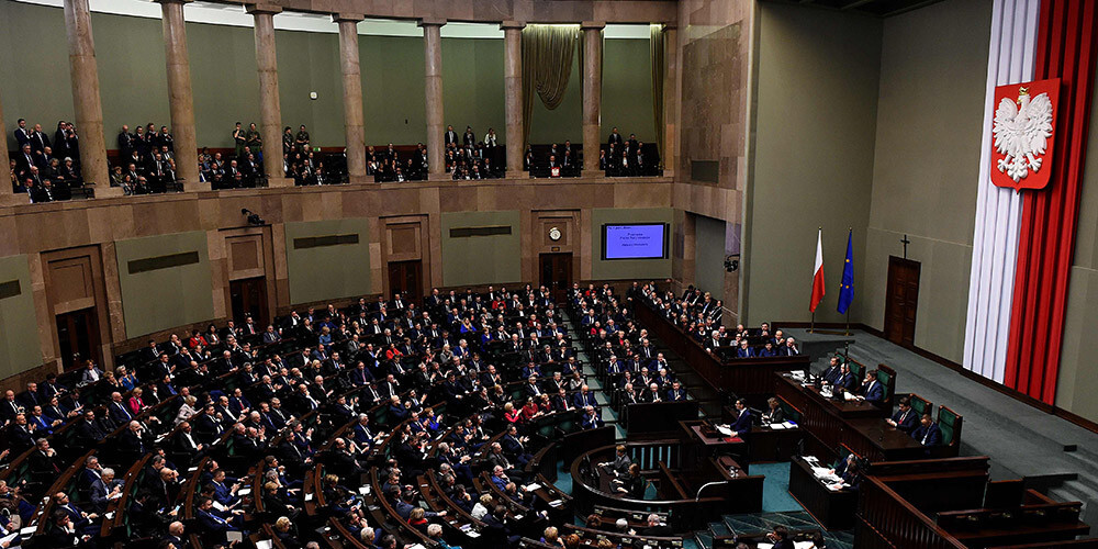 Polijas parlaments dodas brīvdienās līdz vēlēšanām