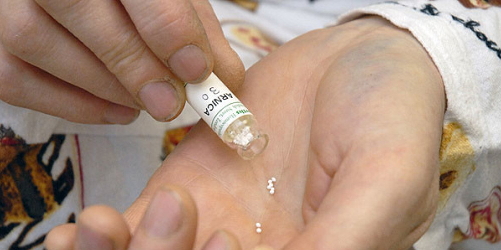 Homeopātija ir alternatīvās medicīnas veids, kuru 18. gadsimta beigās radījis vācu ārsts Zāmuels Hānemanis, piedāvājot ārstēt pacientus ar ļoti atšķaidītiem preparātiem. Pamatojoties uz paša Hānemaņa izvirzītu aksiomu, homeopātijā tiek praktizēta "līdzīgā ārstēšana ar līdzīgo", noteiktu simptomu ārstēšana ar zāļu vielām, kas veselos cilvēkos rada tieši tādus pašus simptomus. Mūsdienu zinātniskā medicīna kritiski attiecas pret homeopātiju, jo tās principi neatbilst mūsdienu priekšstatiem par vesela un slima organisma funkcionēšanu, vairumam homeopātisko zāļu nav pārbaudīts to iedarbīgums un lietošanas drošums, un veiktajos klīniskajos pētījumos nav konstatētas atšķirības starp homeopātiskajiem līdzekļiem un placebo.