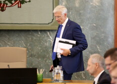 Ministru prezidents Krišjānis Kariņš ierodas uz Ministru kabineta ārkārtas sēdi par sadzīves atkritumu apsaimniekošanu Rīgā.