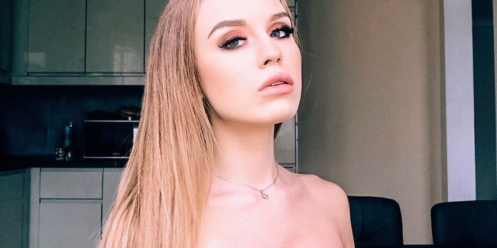 19-летняя участница "Дома-2" Милена Безбородова показала грудь после пластики