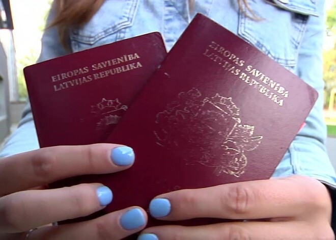 "Закон надо менять": латышке после свадьбы с французом переделали фамилию