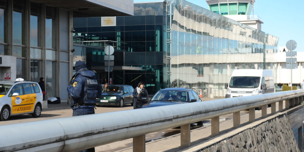 Пассажиры возмущены: таксист отвез их из аэропорта в центр Риги за 35 евро
