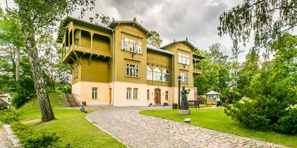 Iespēja dzīvot Kurzemes Šveicē - blakus leģendām apvītajai Bangerta villai