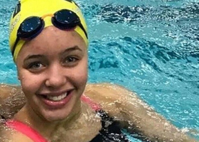 Юная пловчиха слишком сильно оголила ягодицы и была лишена победы