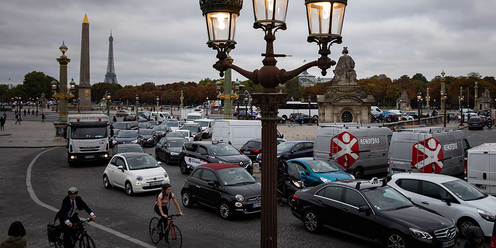 Parīzē streiko transporta sektora darbinieki, kuri iebilst pret valdības plāniem reformēt pensiju sistēmu