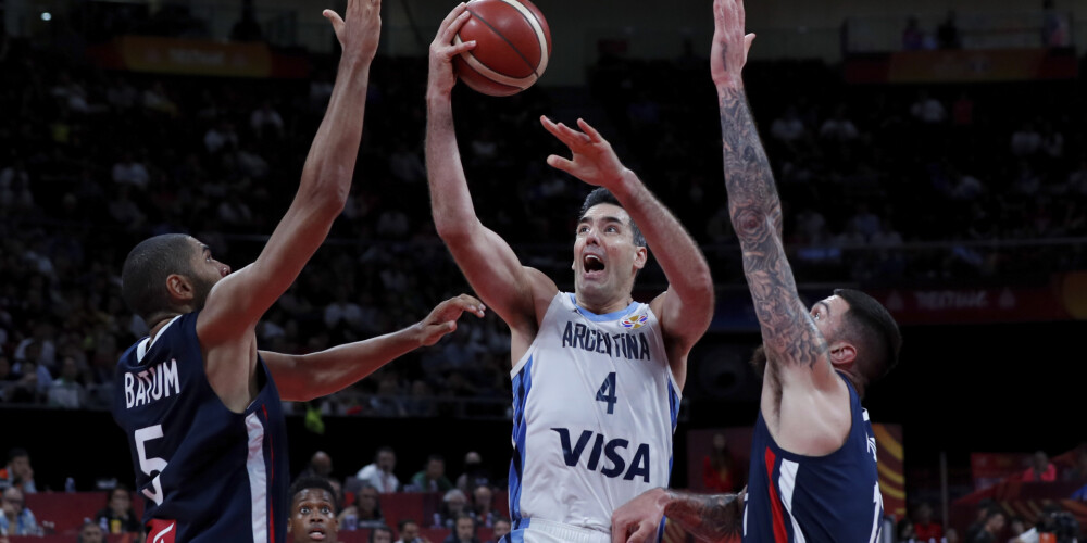 Argentīnas basketbolisti un veterāns Skola otro reizi vēsturē iekļūst Pasaules kausa finālā