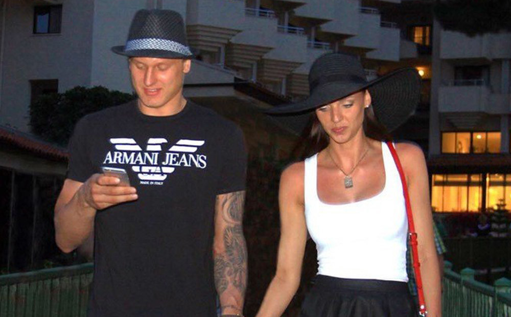 Молодой возлюбленный Анны Седоковой провел выходные с ее дочерью и сыном - YouTu