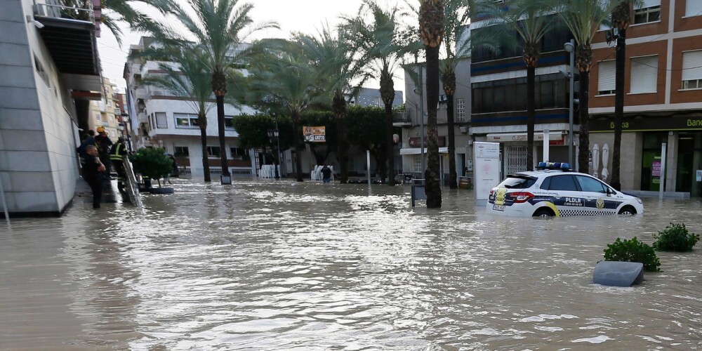 Vētrās Spānijā bojāgājušo skaits pieaug līdz sešiem cilvēkiem