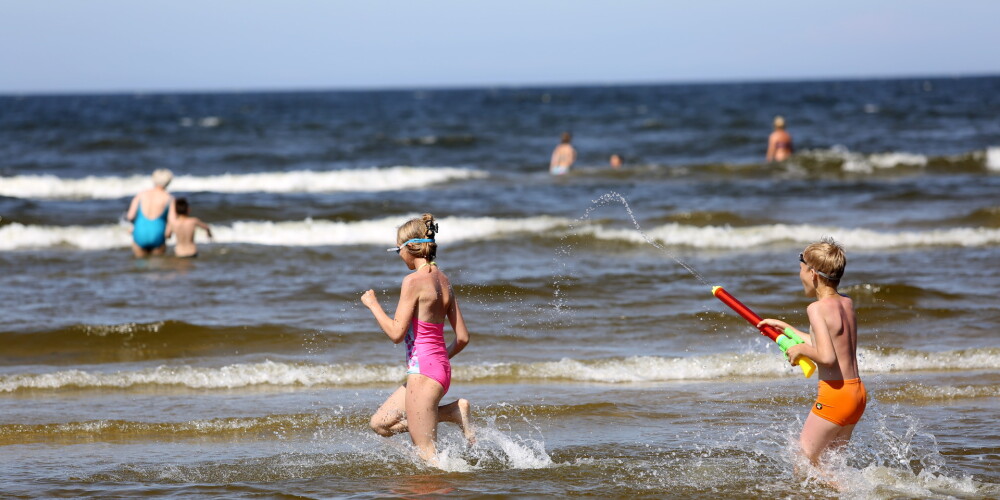 Latvijā noslēdzas oficiālā peldsezona