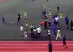 Masu kautiņā iesaistījās vairāk nekā 40 mača dalībnieki.