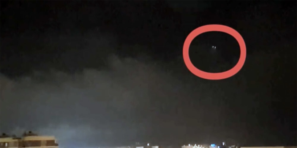 VIDEO: vīrietis Spānijā filmēja negaisu, bet kadrā tika arī objekts, par ko ieinteresējās NASA