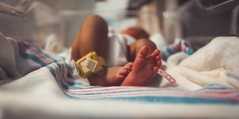 Vācijā īsā laika posmā slimnīcā piedzimst vairāki bērni ar deformētām plaukstām; sākta izmeklēšana