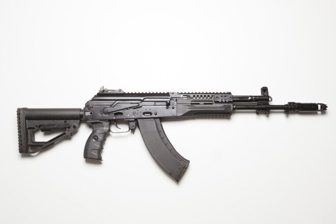 Jaunais automāts AK-12. Būs labi jāpacenšas, lai atrastu piecas būtiskas atšķirības no vecā AK-74M.