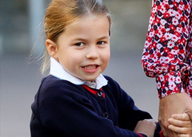 Princese Šarlote izpļāpājusies, ka mammai būs vēl viena meita