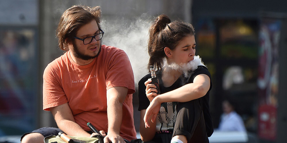 Pēc vairākiem nāves gadījumiem Ņujorkas štats aizliedz aromatizētās e-cigaretes