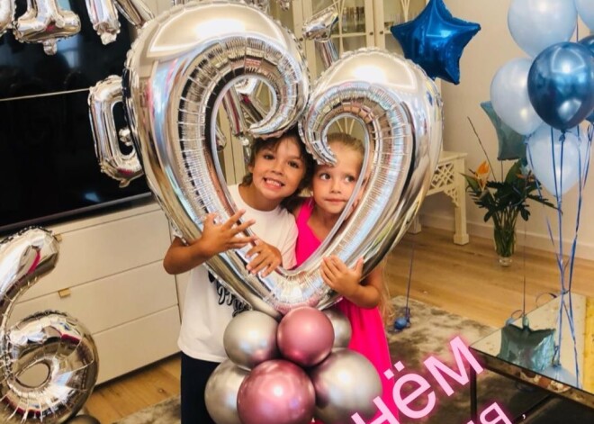 "За роялем мама": с чего началось празднование дня рождения детей Пугачевой и Галкина?