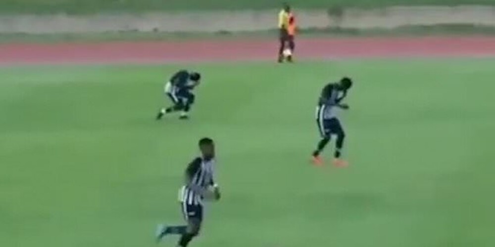 VIDEO: spēles laikā zibens iesper četriem futbolistiem