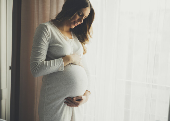 Deviņi mīti par dzemdībām, kas iegāž sievietes