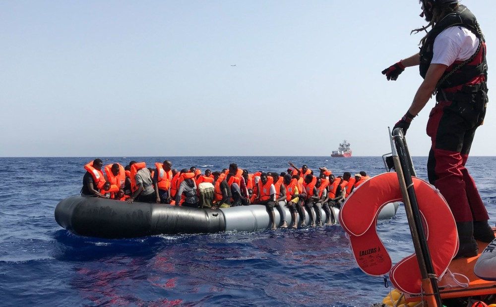 Vācijas ministrs noraida pārmetumus par migrantu uzņemšanu kuģos Vidusjūrā