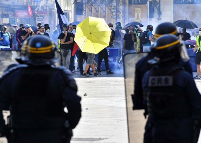 Parīzē policija gatavojas vairākiem plašiem protestiem nedēļas nogalē