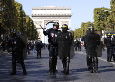 Parīzē protestu dēļ izvērsti stingri drošības pasākumi