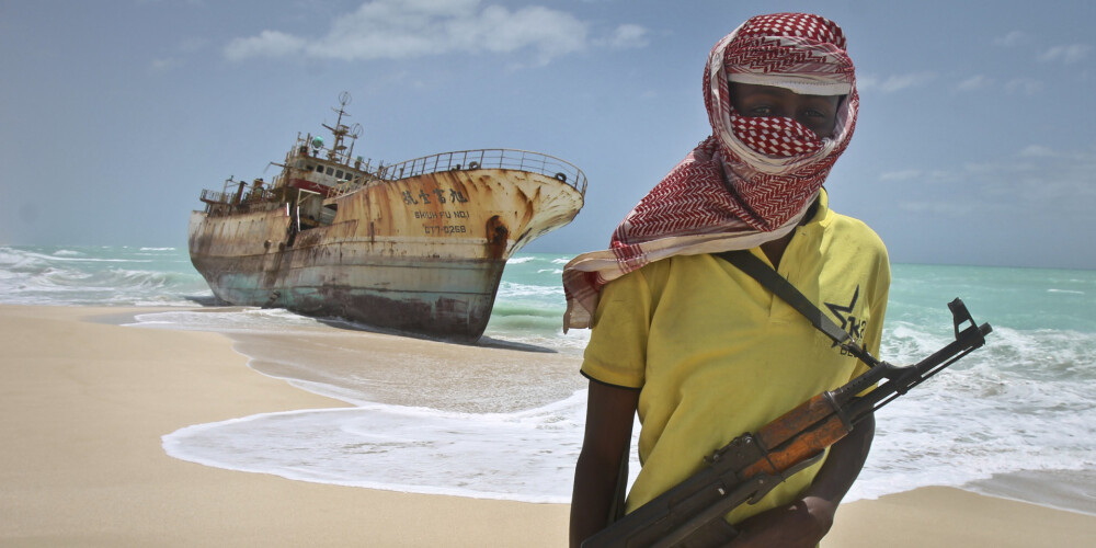 Somāļu pirāti atbrīvojuši četrus gadus gūstā turētu irāni