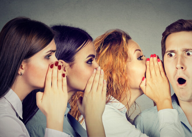 О чем окружающие шепчутся за вашей спиной в зависимости от знака зодиака