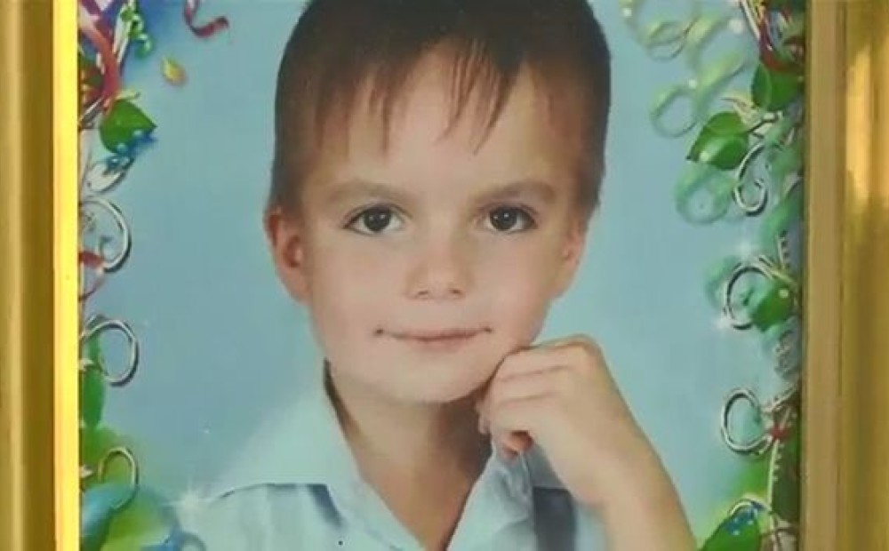 Ukrainā 8 gadus vecs ģimenē sists zēns izdara pašnāvību, izlecot no devītā stāva loga