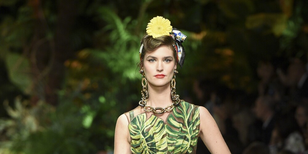 "Dolce & Gabbana" modes šovu pārvērš par izsmalcinātiem džungļiem