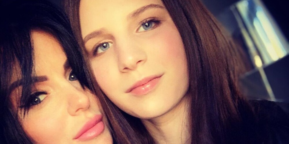 «Как похожи!»: Юлия Волкова показала редкие кадры с 15-летней дочерью