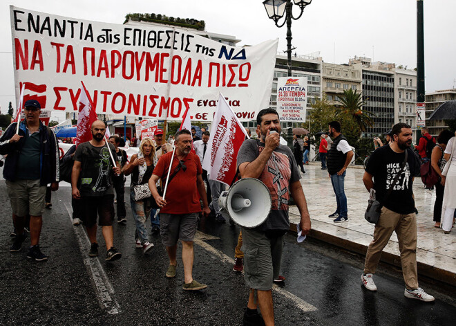 Grieķijā notiek pirmais streiks kopš konservatīvo nākšanas pie varas