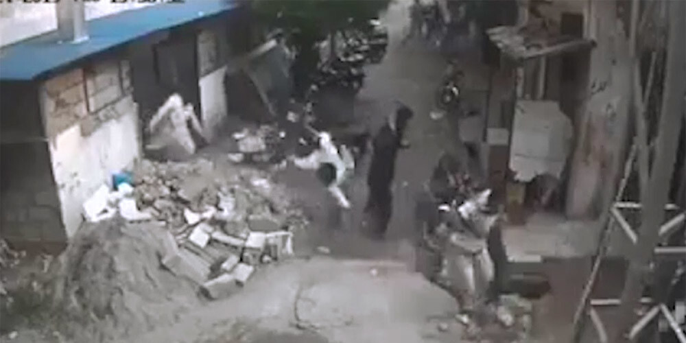 VIDEO: biedējoši kadri no Pakistānas zemestrīces, kurā gāja bojā desmitiem cilvēku