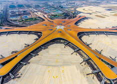 FOTO: atklāta jaunā Pekinas lidosta ar vienu no pasaulē lielākajiem termināļiem