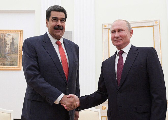 Maduro Kremlī, tiekoties ar Putinu, paziņo: "Kopā mēs varam pārvarēt jebkuras grūtības"