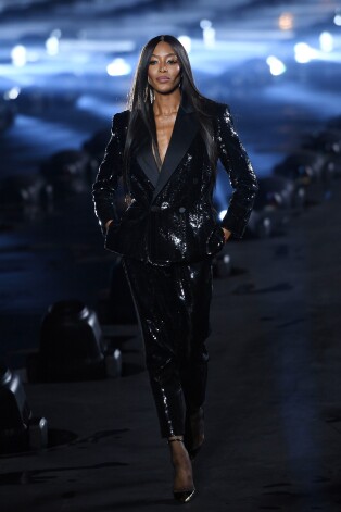 Naomi Kempbela "Saint Laurent" 2020. gada pavasara/vasaras skatē.