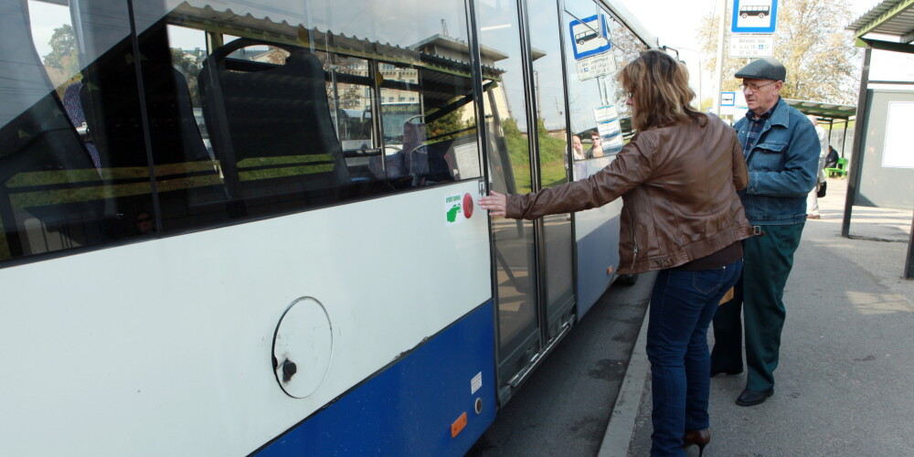 No 1. oktobra atsevišķus 28. autobusa maršruta reisus apkalpos mazākas ietilpības autobusi