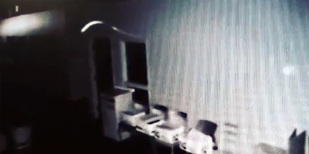VIDEO: puisis savā studijā nofilmējis dīvainus gaismas ķermeņus, kam nespēj rast izskaidrojumu
