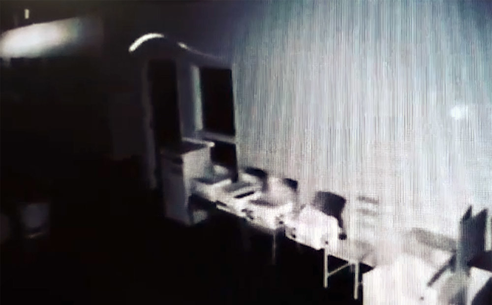 VIDEO: puisis savā studijā nofilmējis dīvainus gaismas ķermeņus, kam nespēj rast izskaidrojumu