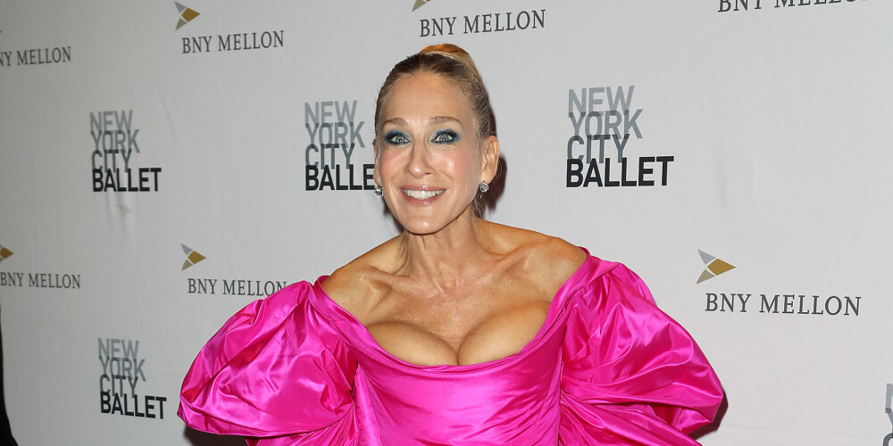 Сара Джессика Паркер затмила всех в ярко-розовом платье на гала-вечере в Нью-Йорке
