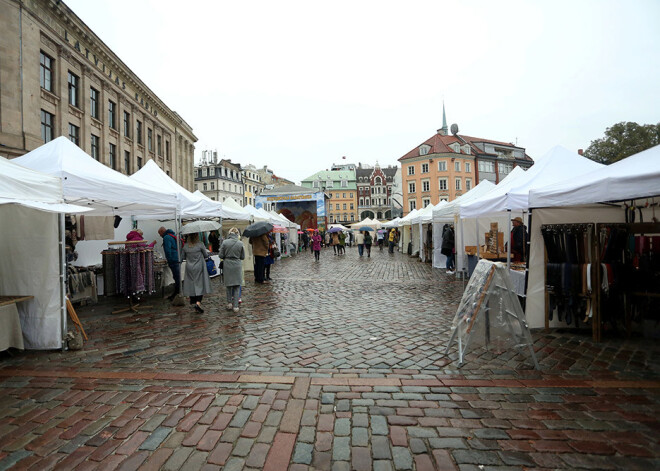 Miķeļdienas gadatirgus Doma laukumā pulcē vairākus tūkstošus cilvēku