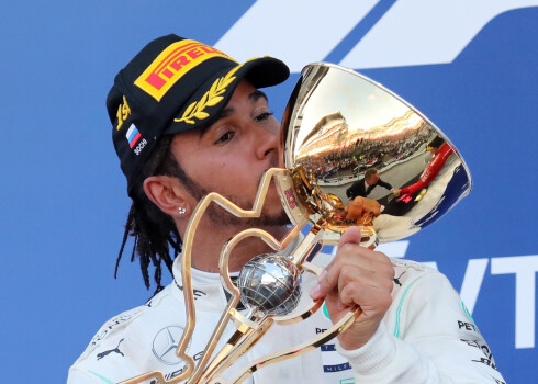 Hamiltons uzvar Krievijas "Grand Prix"; Fetels drāmā izstājas