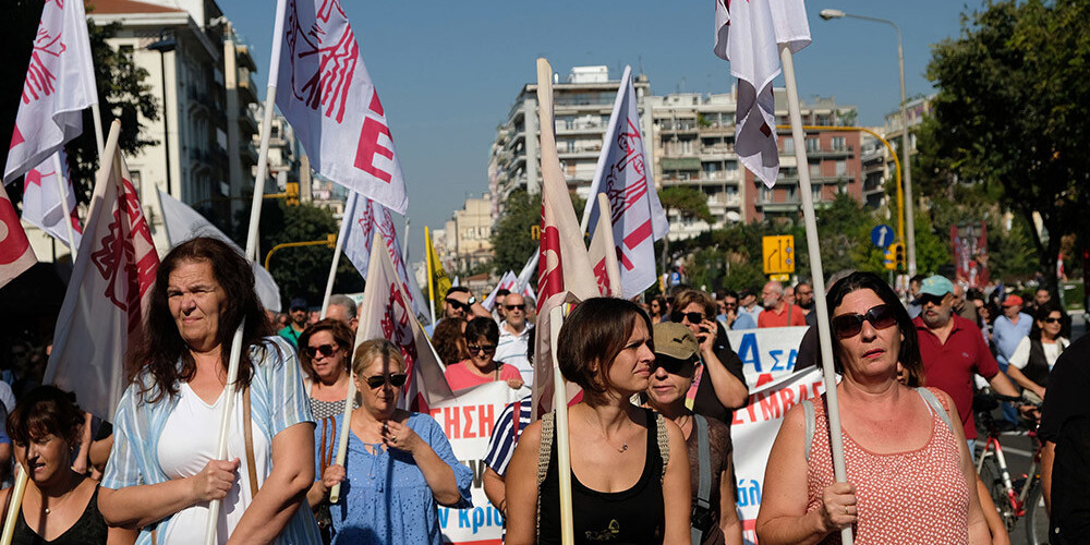 Grieķijā notiek 24 stundu streiks, kas Atēnās izraisījis garus sastrēgumus