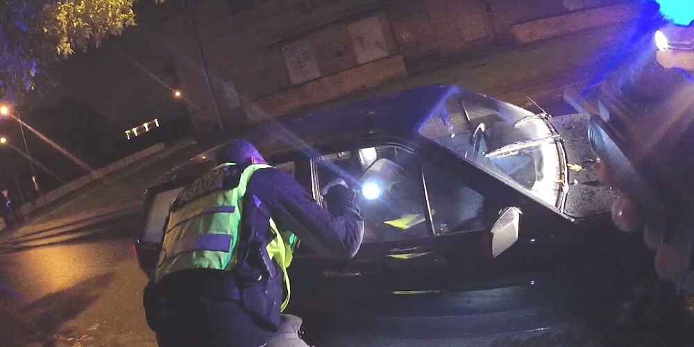 Запотевшие окна машины на Московском форштадте вызвали интерес полиции: пришлось применять электрошокер