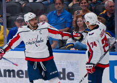 Jaunā NHL sezona sākas ar čempionu "Blues" zaudējumu pret Ovečkinu un "Capitals"