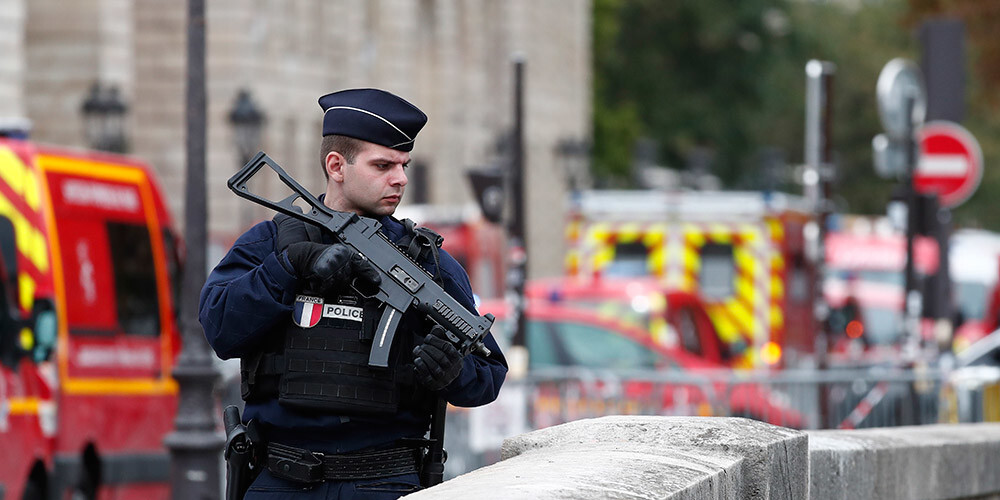 Nekas neliecina, ka Parīzes policijas mītnē uzbrukumu sarīkojušais darbinieks būtu bijis ekstrēmists