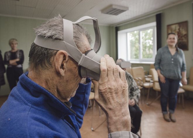 Pensionāri dodas ekskursijā pa Liepāju, Parīzi un džungļiem