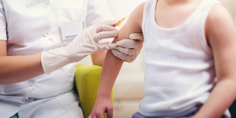 За последние годы в Латвии умерло 15 детей из-за болезней, от которых есть вакцина: календарь прививок изменят