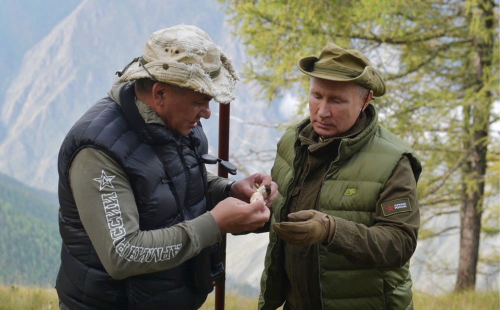 Video fiksēta Putina dzimšanas dienas atpūta mežā