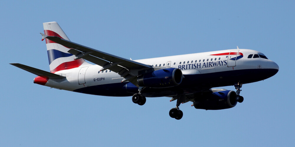 “British Airways” pasažieru lidmašīna veic ārkārtas nolaišanos; vairāki cietušie