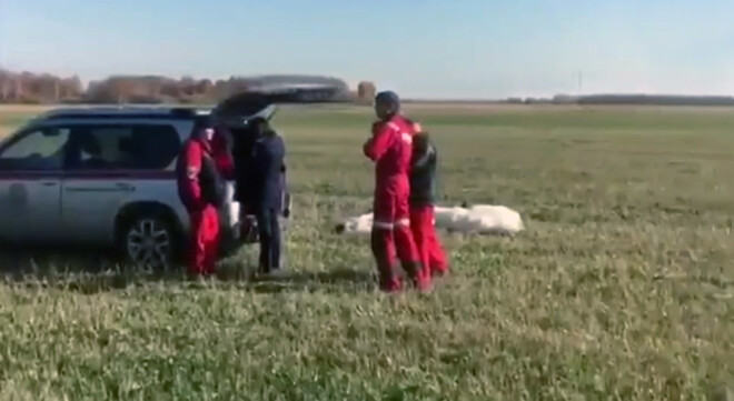 Bojāgājušais bijis pieredzējis izpletņlēcējs, 35. lēciens no helikotpera viņam izrādījās liktenīgs.